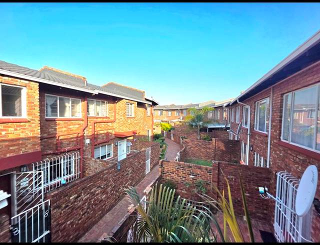 1 BEDROOM APARTMENT FOR SALE IN FREEWAY PARK